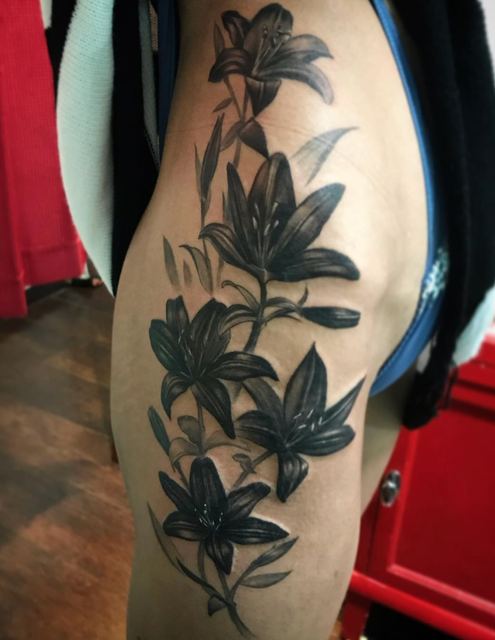 Flower tattoo by Deadpigeon (black & grey)