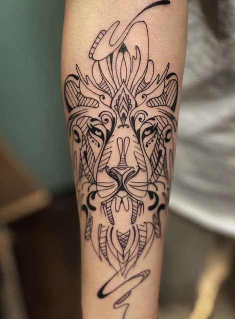 Lion Linework tattoo by Deadpigeon (black & grey)