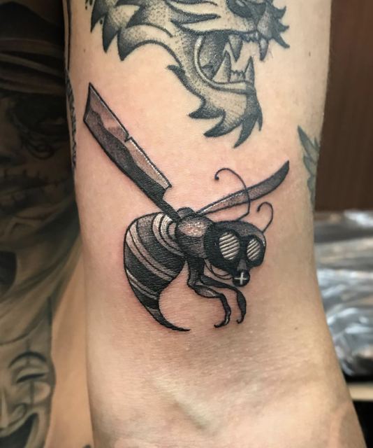 Razor Wasp tattoo by Deadpigeon (black & grey)