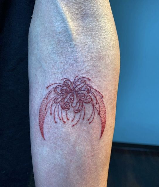 Spiderlily moon tattoo by Deadpigeon (color)
